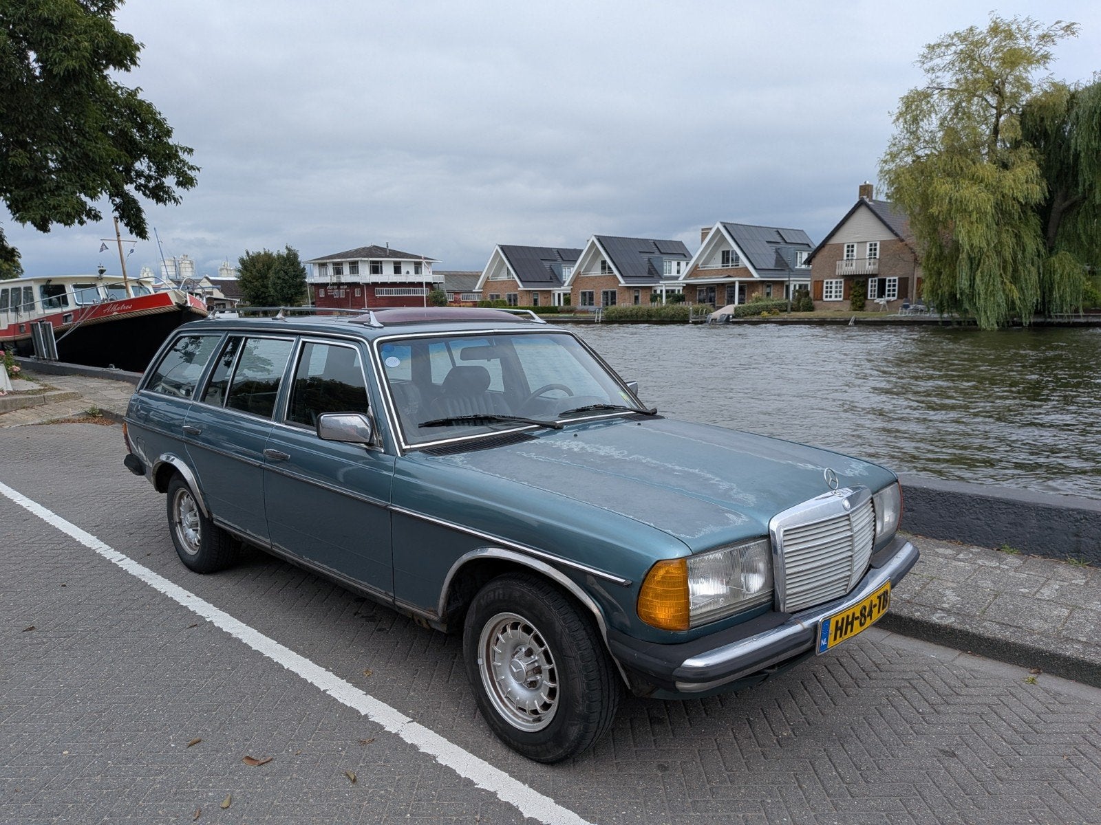 Mercedes-Benz S123 300 TD 1982 Petrolgrün APK t/m 25.6.2027, Auto's, Achterwielaandrijving, Blauw, Leder en Stof, Stationwagon