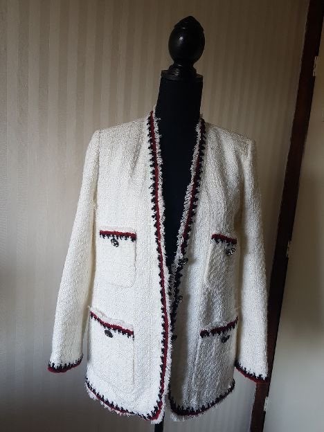 Zara wit boucle tweed jasje met mooie details, maat M 38., Maat 38/40 (M), Verzenden, Zo goed als nieuw, Wit