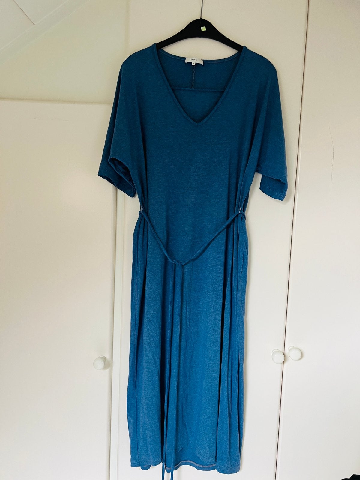 Vince maxi jurk M, Kleding | Dames, Jurken, Ophalen of Verzenden, Zo goed als nieuw, Onder de knie