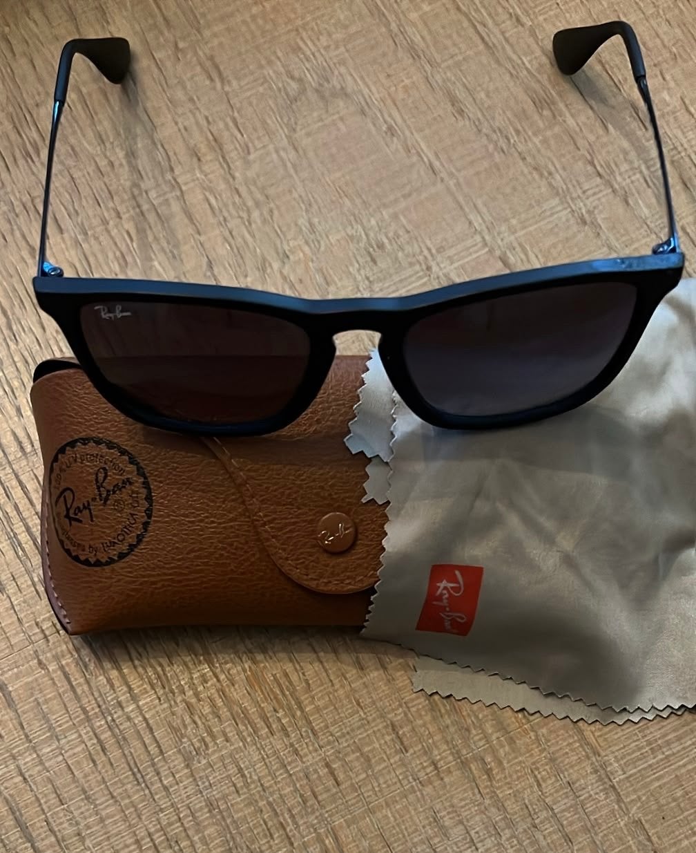Ray-Ban Chris Zonnebril RB4187 622/8G Zwart, Zonnebril, Zwart, Ophalen of Verzenden, Zo goed als nieuw