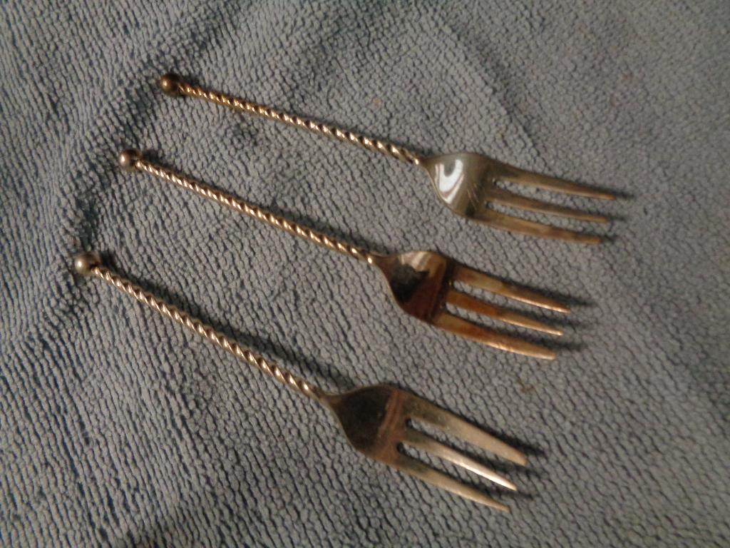 3 verzilverde gebakvorkjes met steelappeltje van zilverstad, Antiek en Kunst, Antiek | Bestek, Ophalen of Verzenden