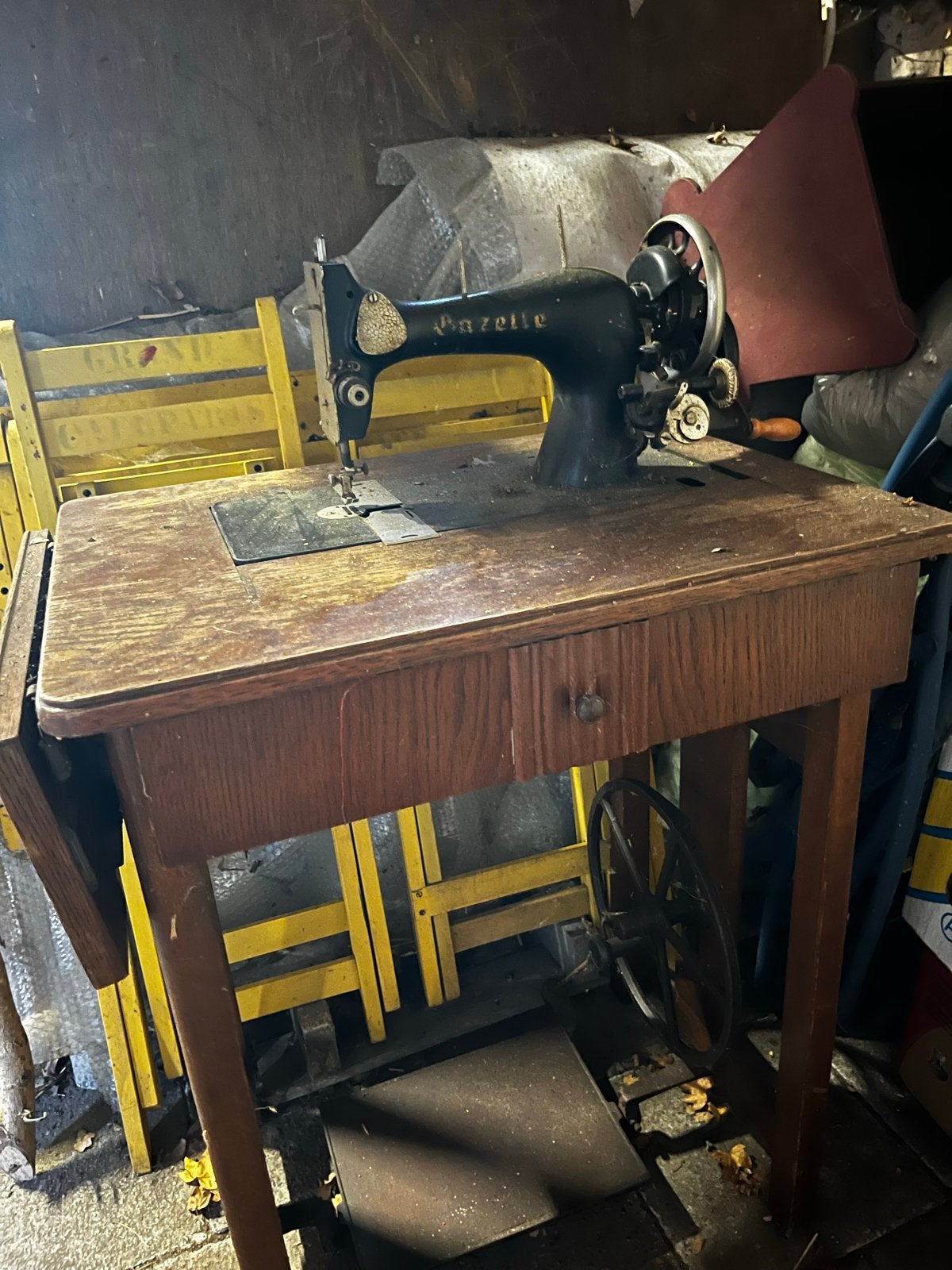 Antieke Gazelle Naaimachine met Houten Tafel, Ophalen