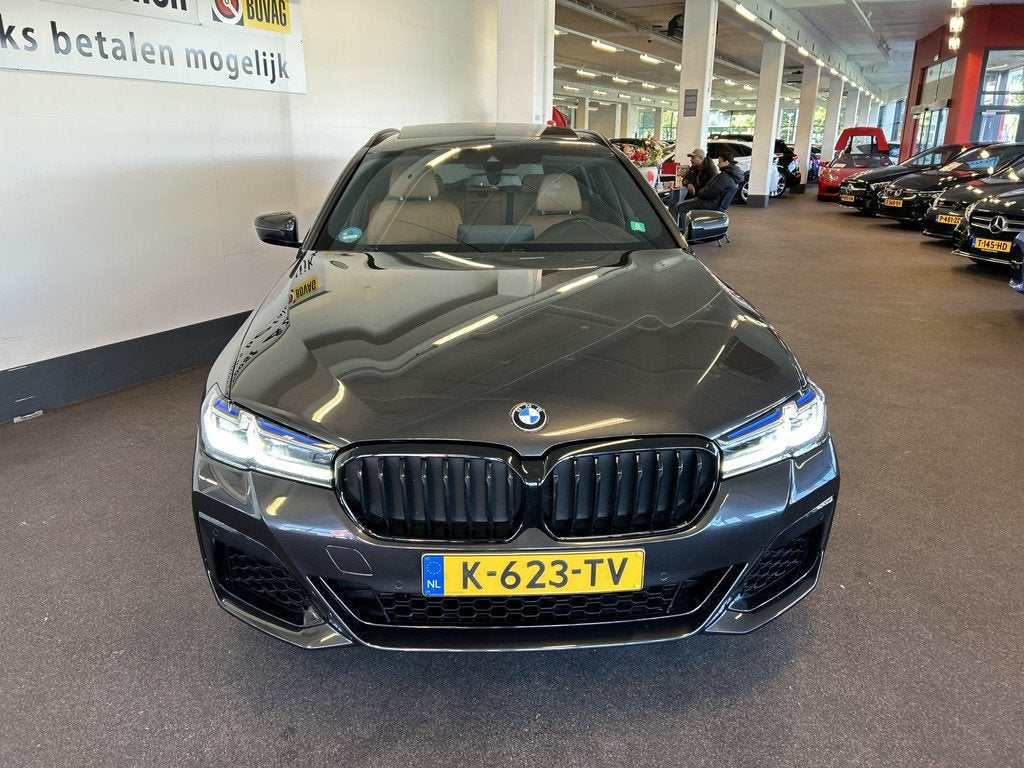 BMW 5 Serie Touring 520i High Executive M Sport | Facelift |, Auto's, BMW, Automaat, 1998 cc, Achterwielaandrijving, Gebruikt