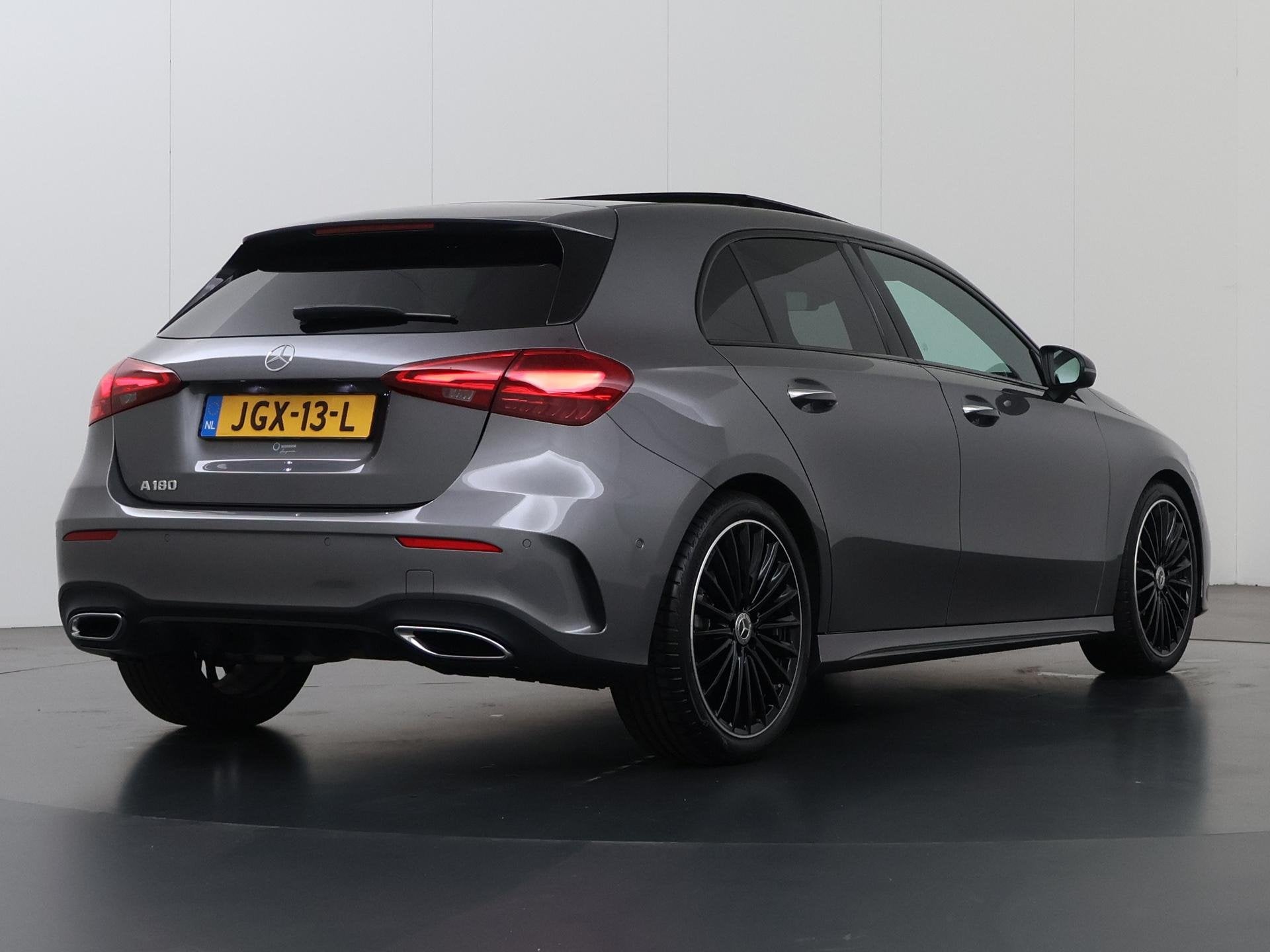 Mercedes-Benz A-klasse 180 Business Solution AMG | Night | P, Auto's, Dealer onderhouden, 136 pk, Gebruikt, 4 cilinders