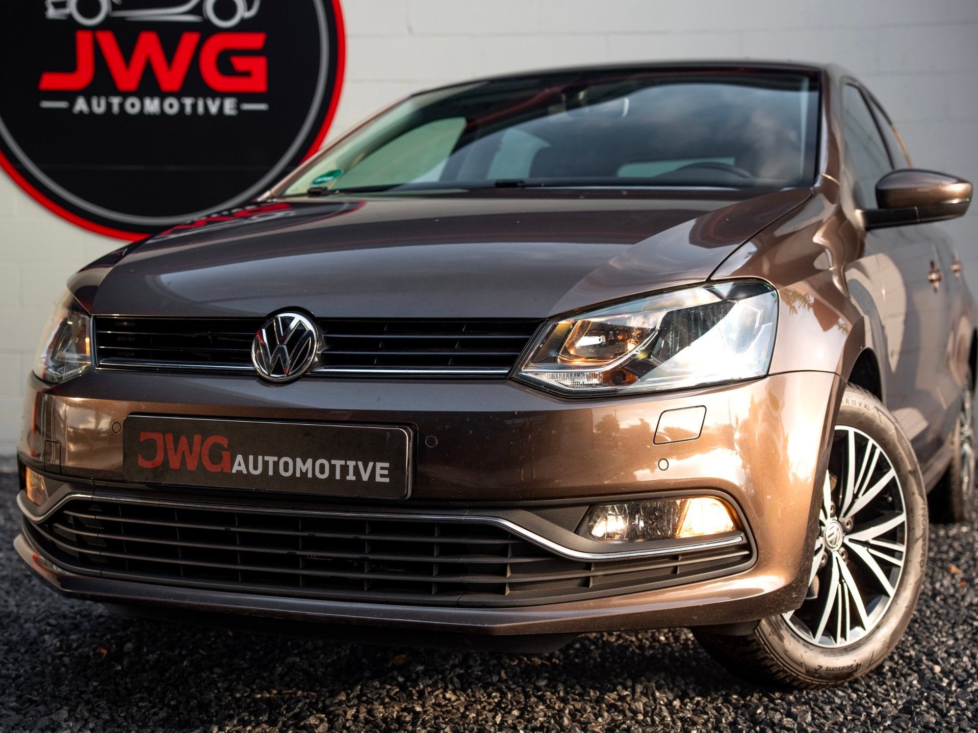 Volkswagen Polo 1.0 Allstar Airco/Cruise/Stoelverwarming/Par, Auto's, Voorwielaandrijving, Gebruikt, Bruin, Automatische klimaatregeling