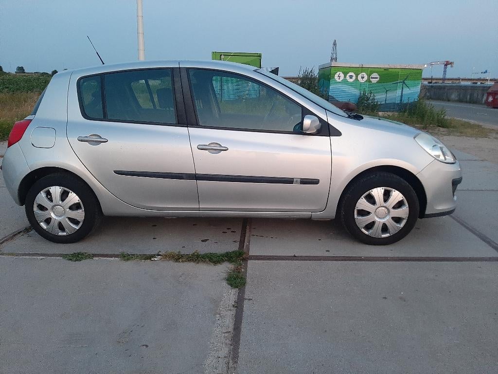Mooie Renault Clio 1.2, airco, cruise, distributie vervangen, Voorwielaandrijving, Zwart, 4 cilinders, 100 pk