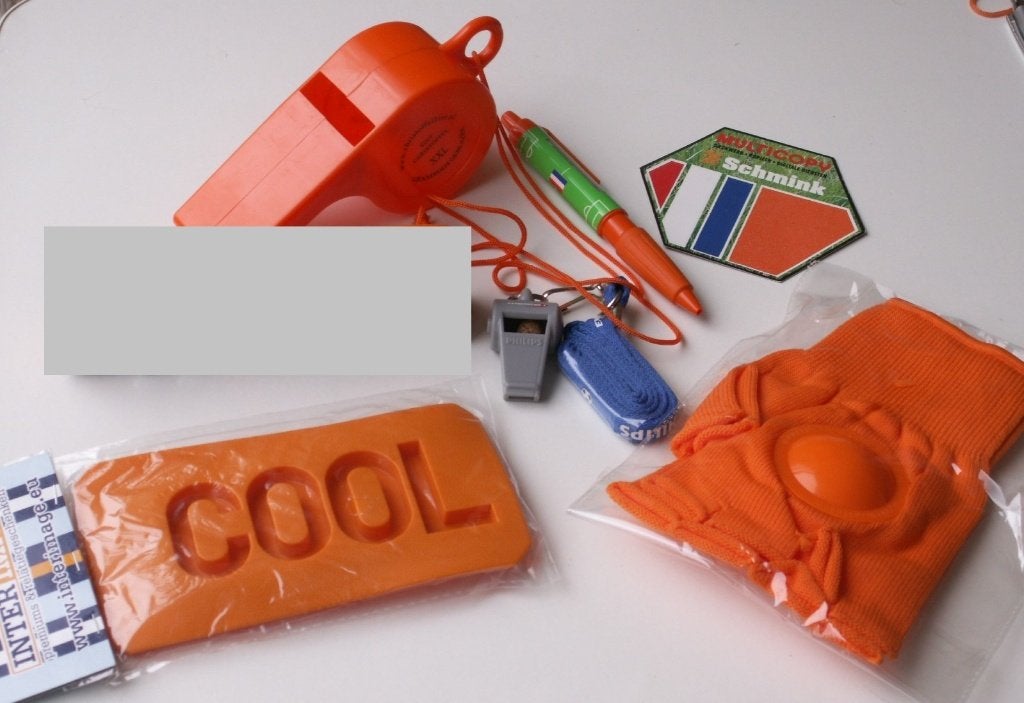 6 oranje artikelen voetbal pen EK 2008 fluit keycord schmink, Ophalen of Verzenden, Nieuw, Overige sporten