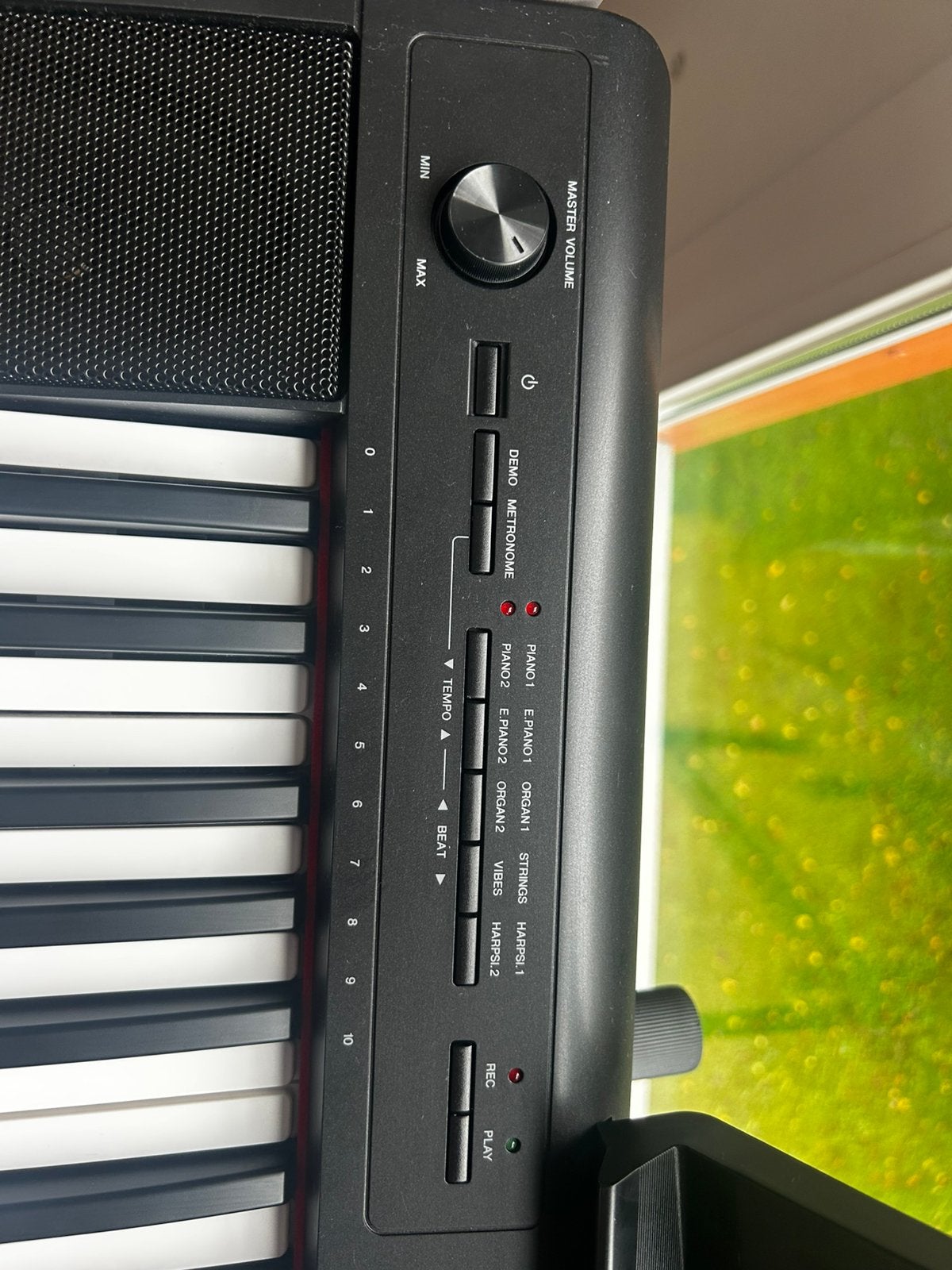 Foto 4 van Yamaha NP-12 Keyboard – 61 toetsen + accessoires