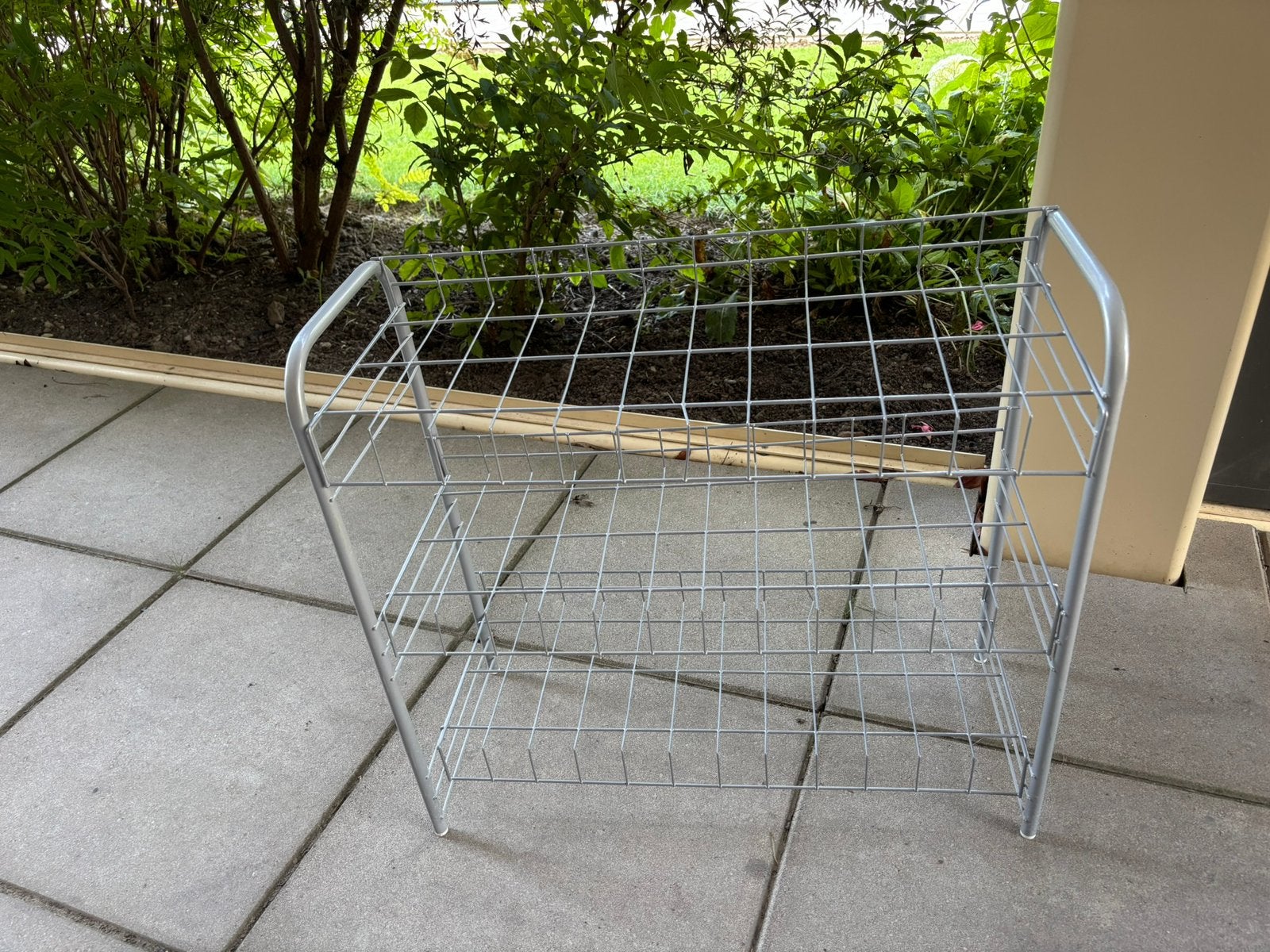Zilverkleurig metalen schoenenrek, drielaags draadstr. (KWF), Ophalen of Verzenden, Zo goed als nieuw