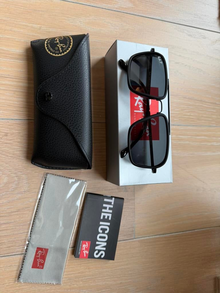 Ray-Ban RB4105 Wayfarer Polarized, Ophalen of Verzenden, Zo goed als nieuw, Zwart, Ray-Ban