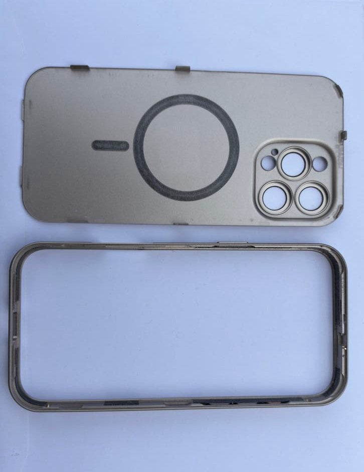 Aluminium iPhone 16 Pro Max Cover - Titanium Kleur, IPhone 16 Pro Max, Frontje of Cover, Ophalen of Verzenden, Zo goed als nieuw