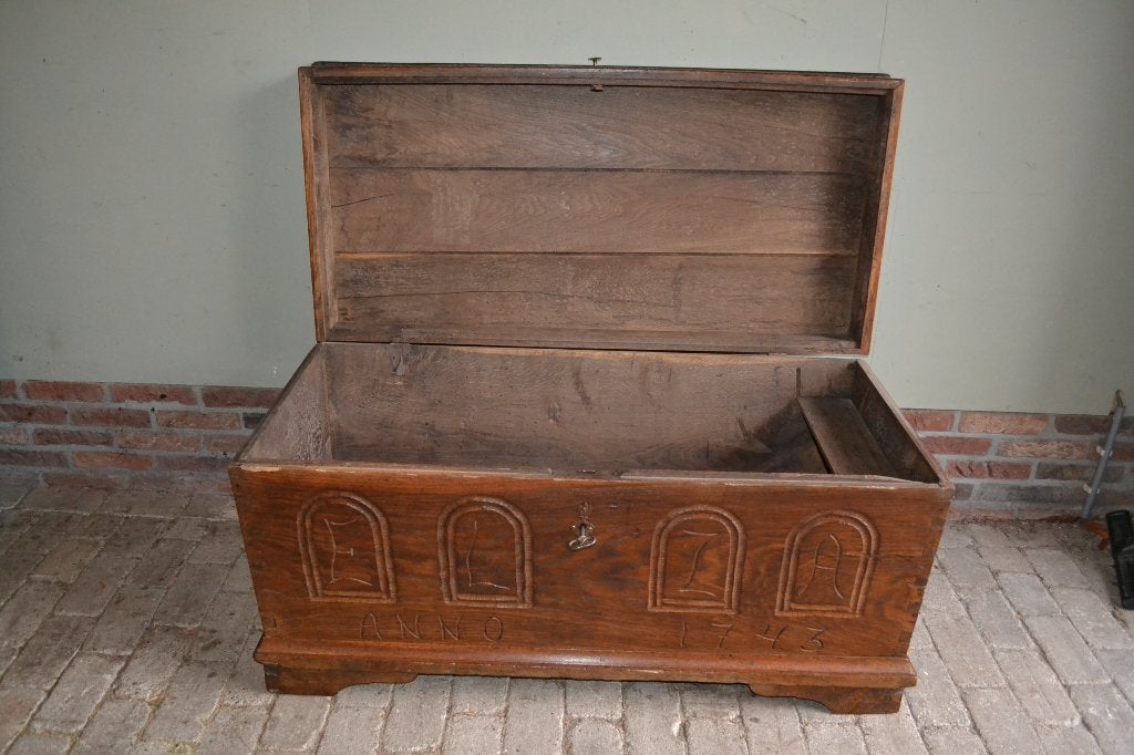 Prachtige antieke eiken houten dekenkist "ELZA 1743", Huis en Inrichting, Woonaccessoires | Kisten, 50 – 75, Gebruikt, 100 tot 150 cm