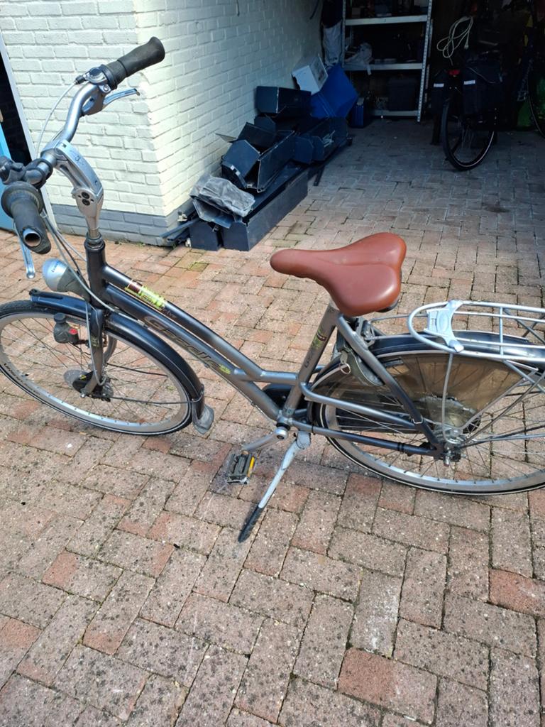 Gazelle damesfiets met lage instap, Fietsen en Brommers, Fietsen | Dames | Damesfietsen, Terugtraprem, Versnellingen, Ophalen of Verzenden