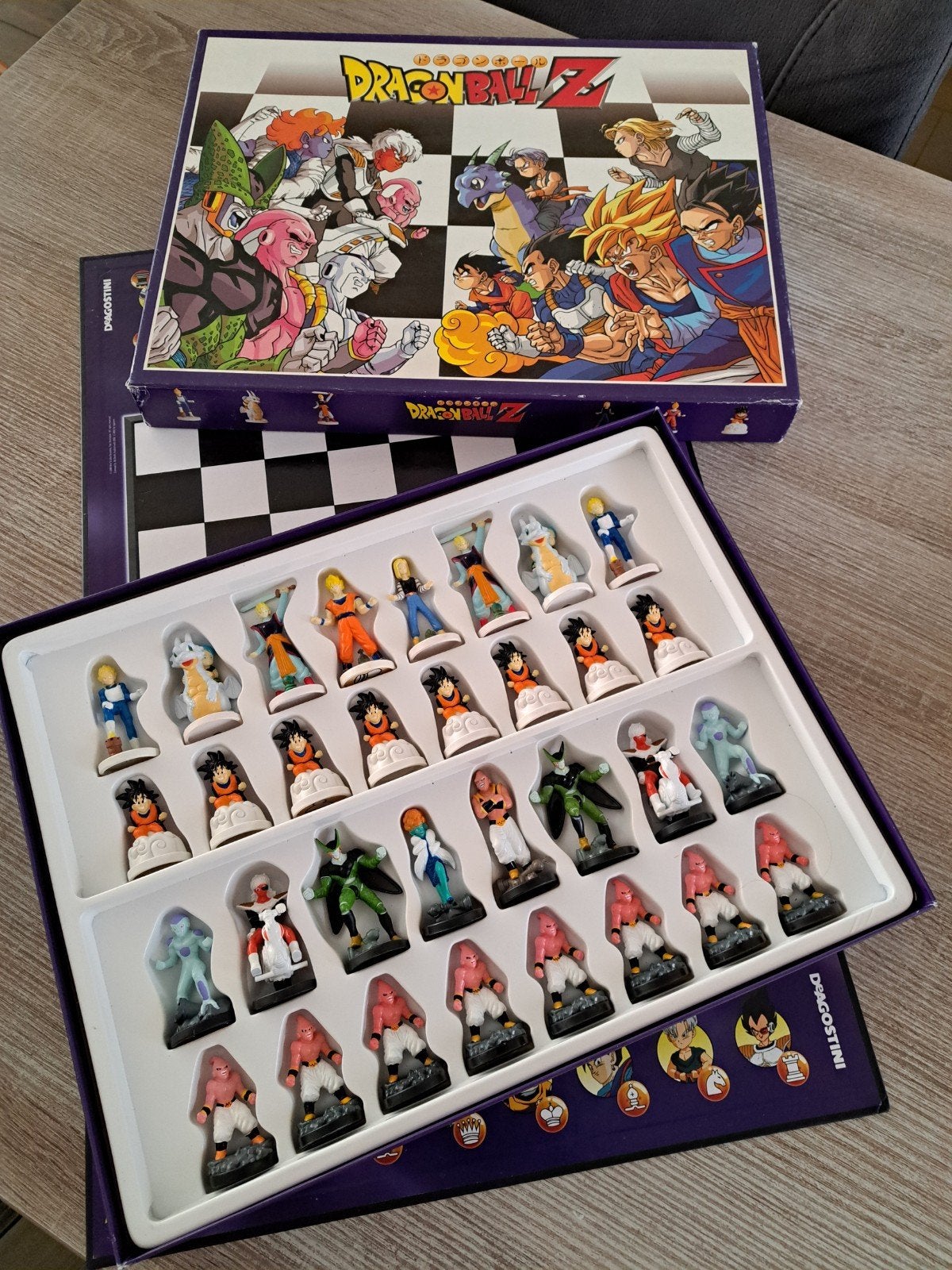 Dragon ball z schaakset, Hobby en Vrije tijd, Gezelschapsspellen | Bordspellen, Ophalen of Verzenden, Zo goed als nieuw