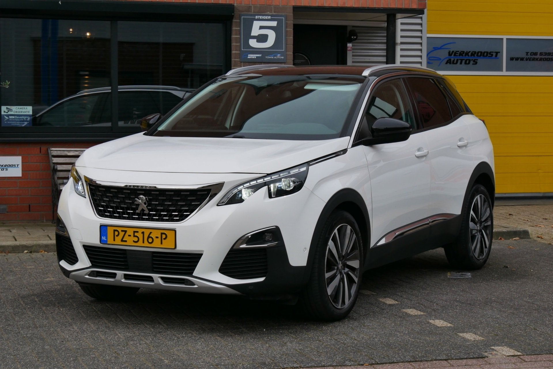 Peugeot 3008 1.2 PureTech Blue Lease Premium nieuwe distri., Dealer onderhouden, Gebruikt, 1199 cc, Leder en Stof