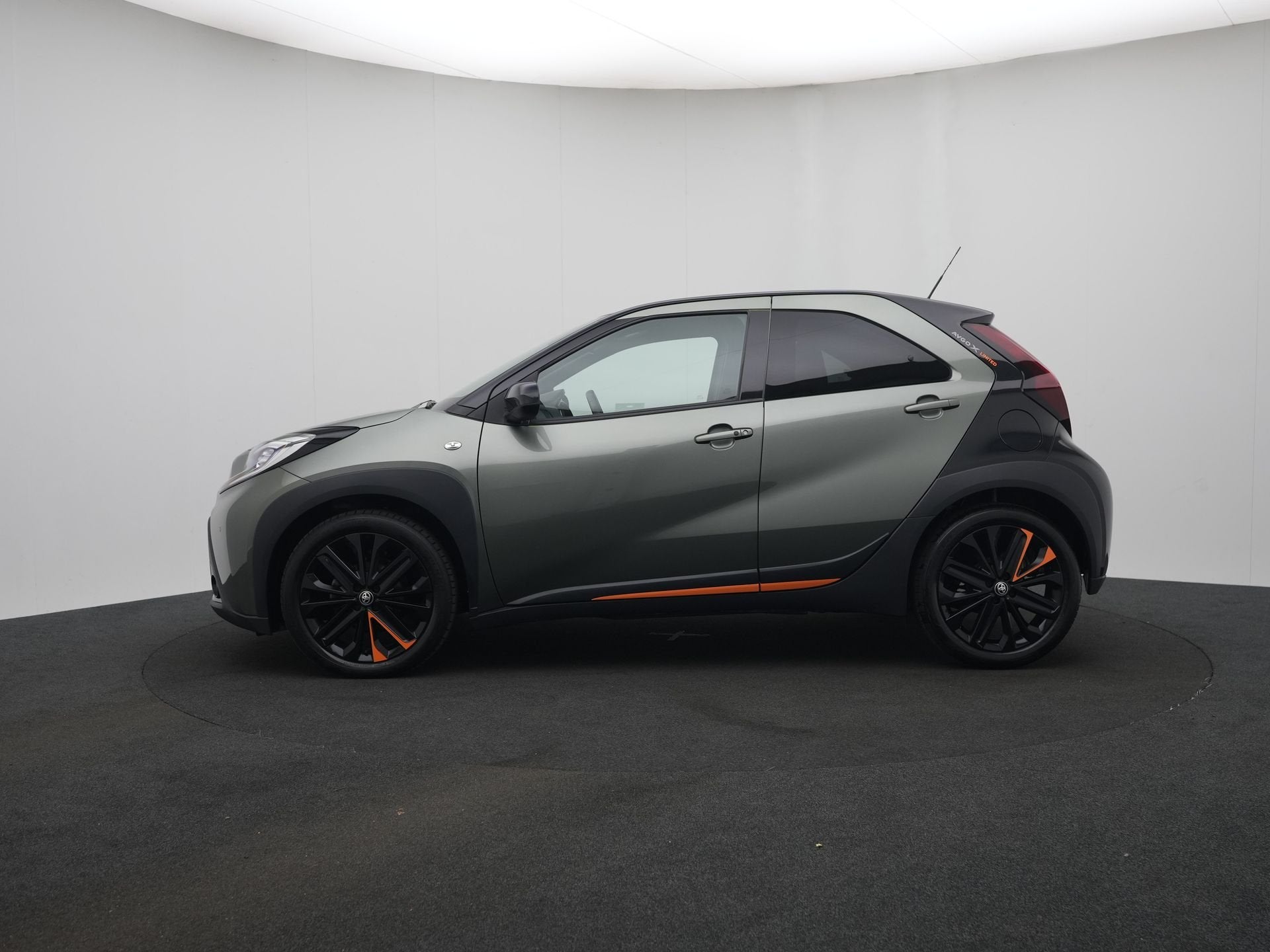 Toyota Aygo X 1.0 VVT-i MT Limited VOL! | Dealer onderhouden, Auto's, Voorwielaandrijving, Stof, Gebruikt, 4 stoelen