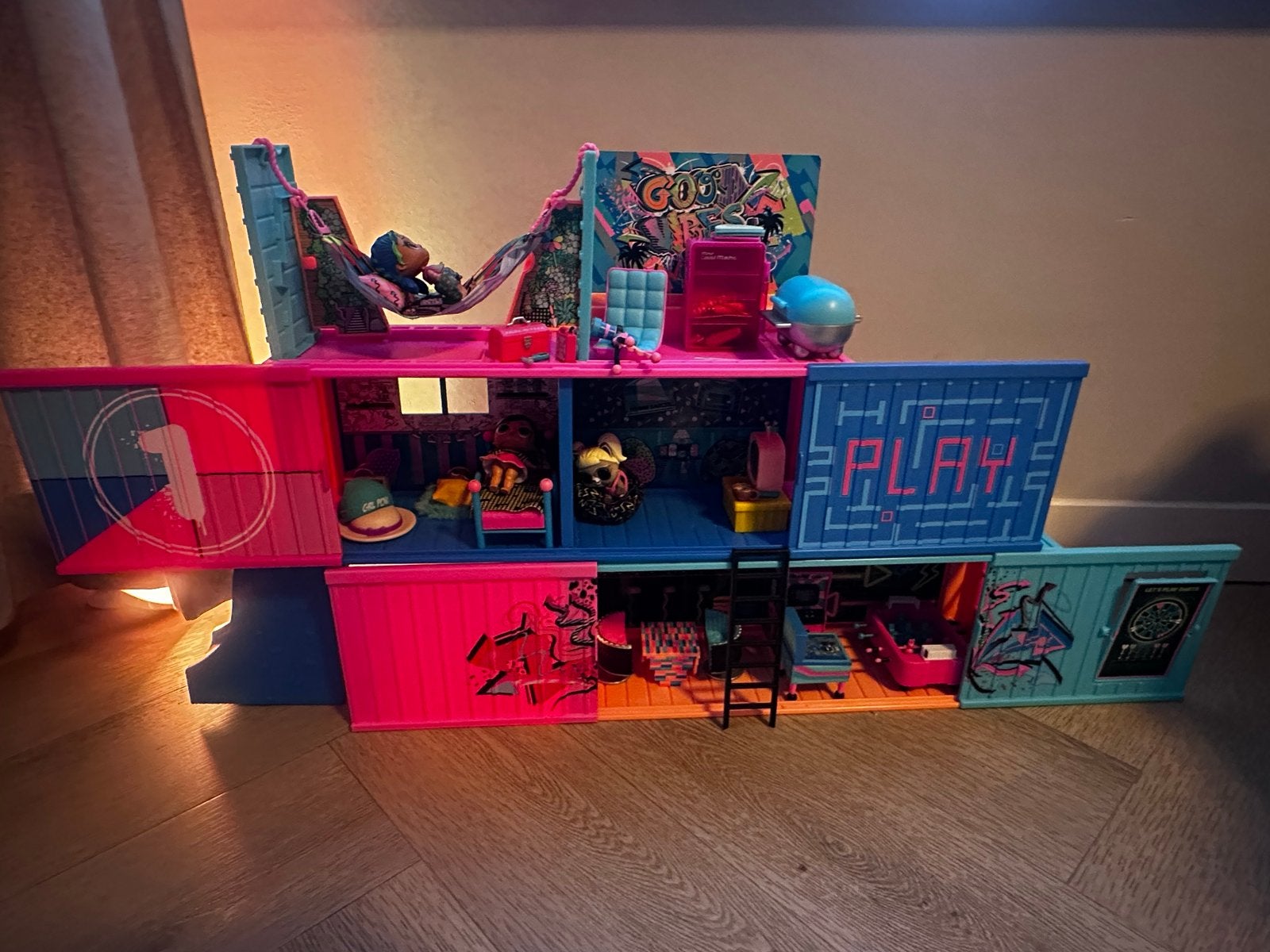 LOL Surprise OMG House of Surprises Poppenhuis, Ophalen of Verzenden, Zo goed als nieuw, Poppenhuis