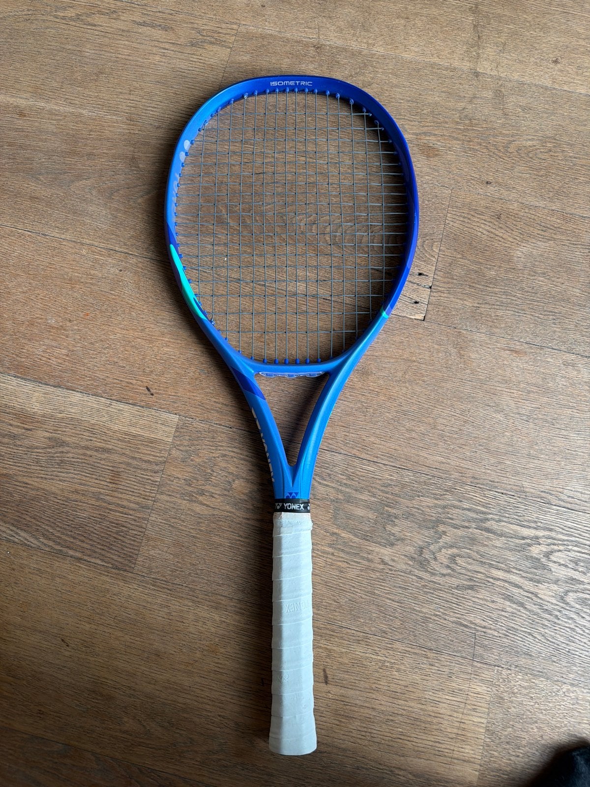 Yonex Ezone 100 Tennisracket - Gripmaat 2, Sport en Fitness, Ophalen of Verzenden, Gebruikt, Racket, L2