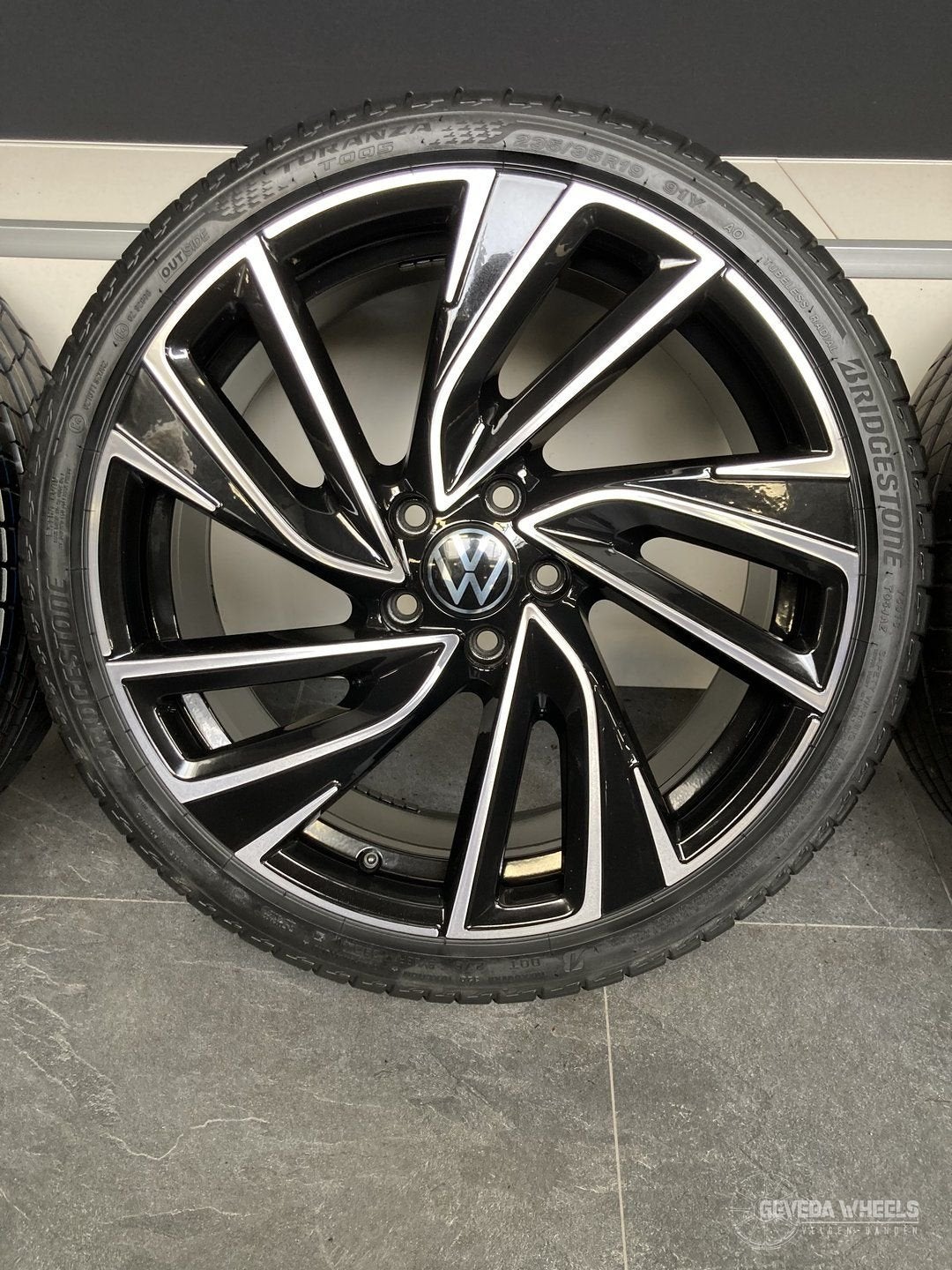 19” originele Volkswagen Golf R ‘Adelaide’ velgen + banden, 19 inch, Gebruikt, -, -