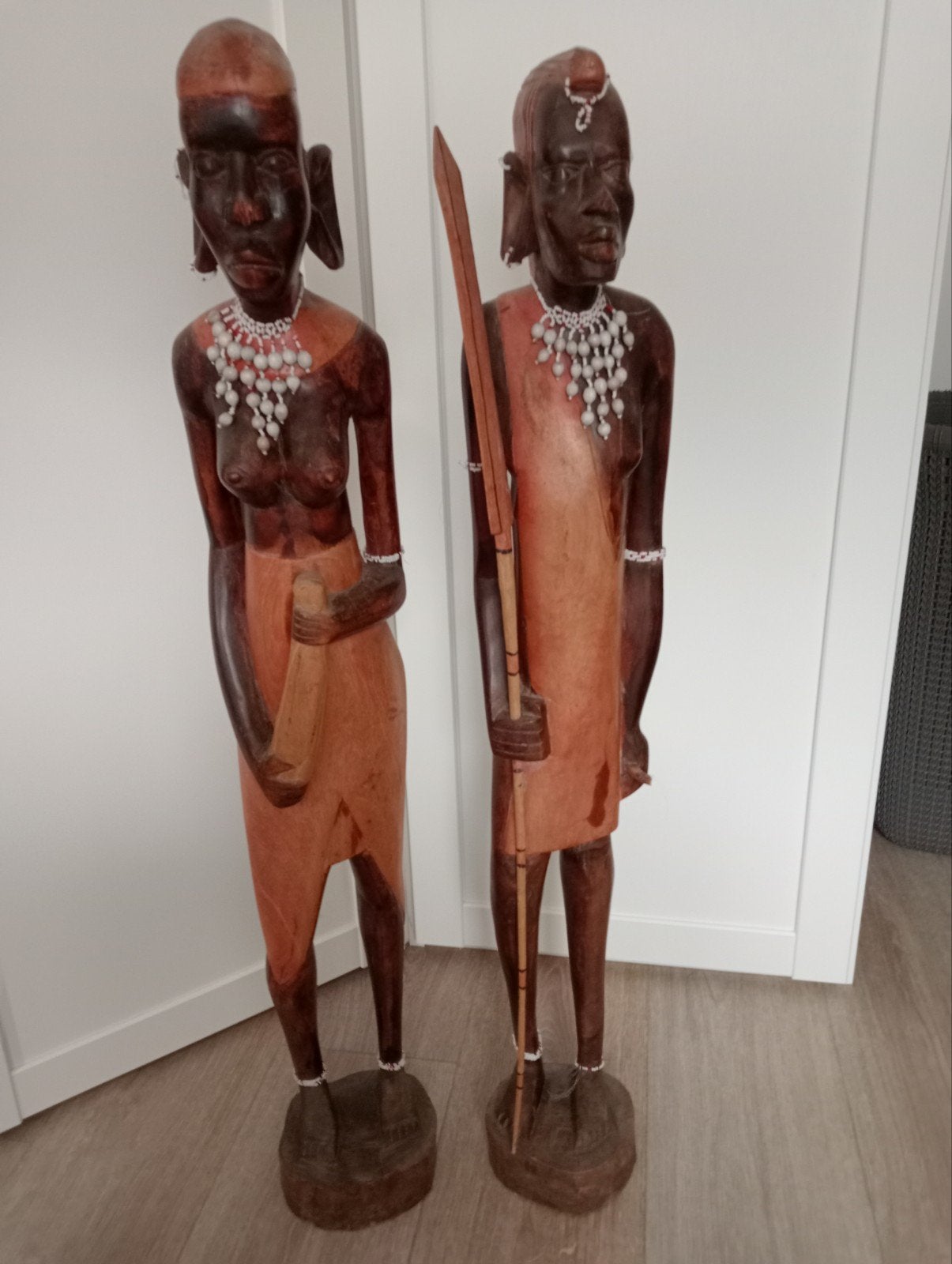 Twee Afrikaanse beelden, ruim 90 cm hoog, Antiek en Kunst, Ophalen, Houtsnijwerk, 50 - 100 cm, Handgemaakt