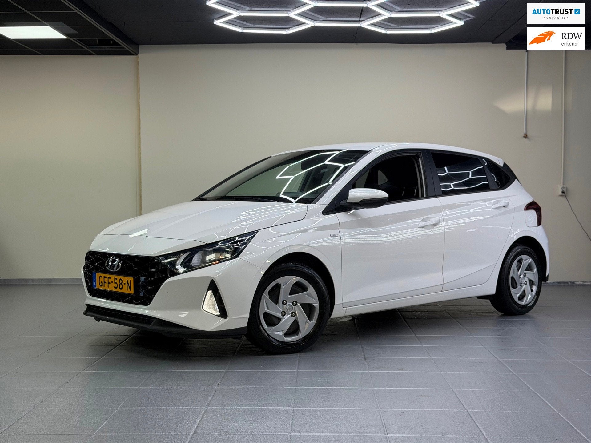Hyundai I20 1.0 T-GDI Comfort Smart Automaat | Navi | camera, Auto's, Dealer onderhouden, 450 kg, Gebruikt, Euro 6