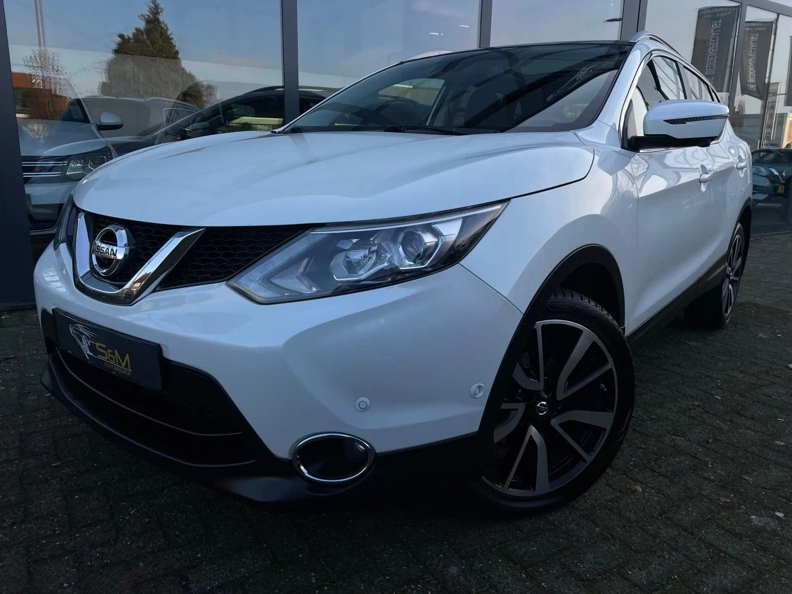 Nissan Qashqai 1.2 Tekna panorama, Automaat, Gebruikt, 4 cilinders, Met garantie (alle)