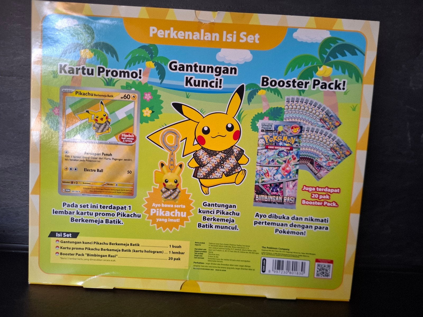 Pokémon Pikachu Batik Set - Kaart, Sleutelhanger & Boosters, Ophalen of Verzenden, Nieuw, Overige typen