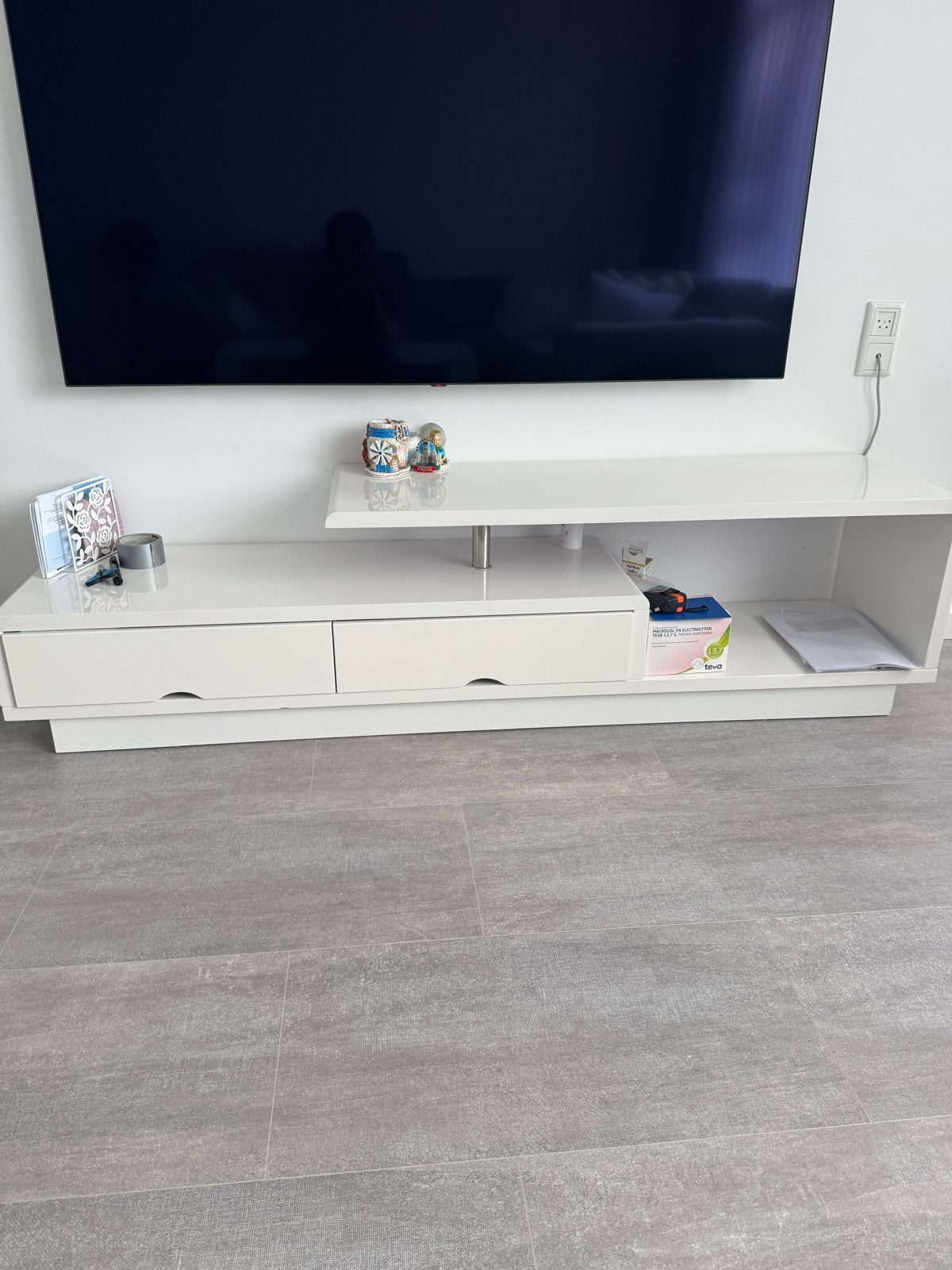 Moderne witte tv-meubel met opbergruimte, Ophalen, Overige materialen, 150 tot 200 cm, Zo goed als nieuw