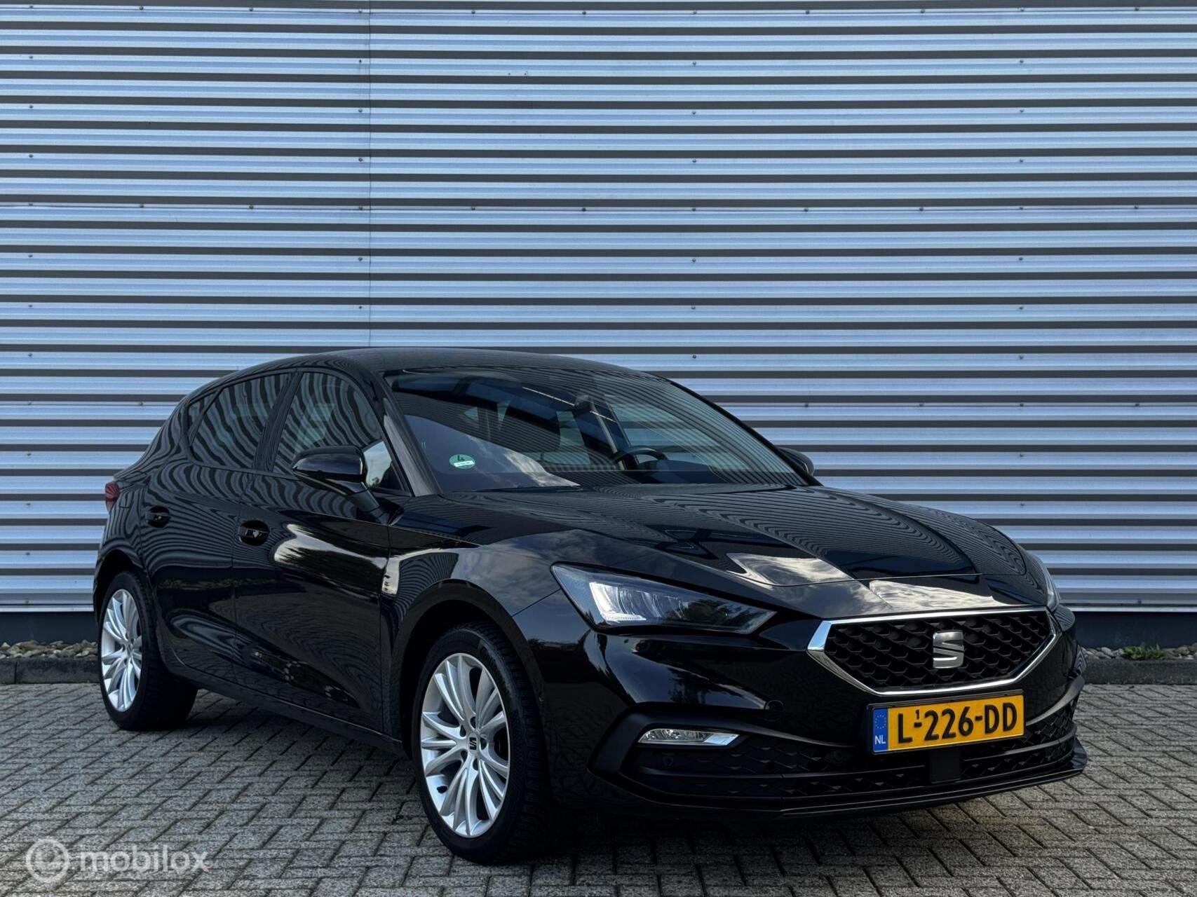 Seat Leon 1.5 eTSI 150PK DSG Style Business Intense, Auto's, Stof, 4 cilinders, 150 pk, Zwart