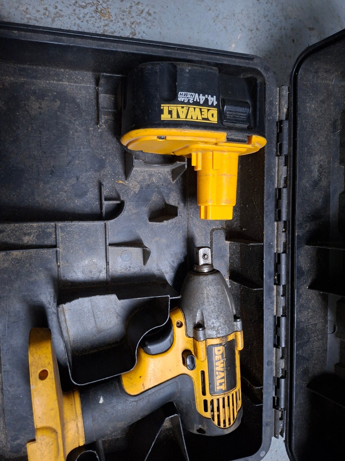 Foto 4 van DeWalt Accuboormachine DC757 & Slagmoermachine DW055