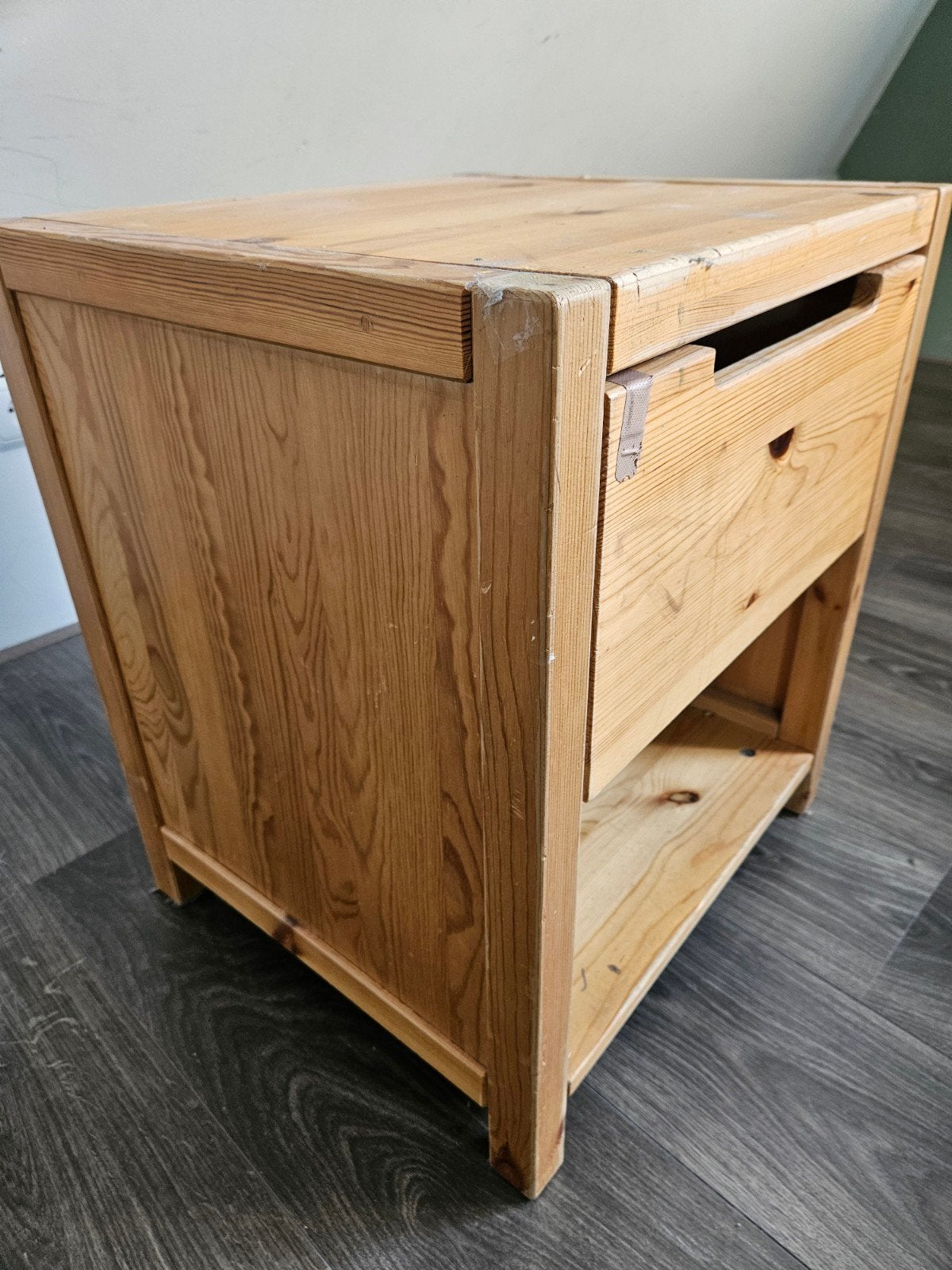 Houten nachtkastje met lade en open vak, Ophalen, Gebruikt, Minder dan 45 cm, 55 tot 70 cm