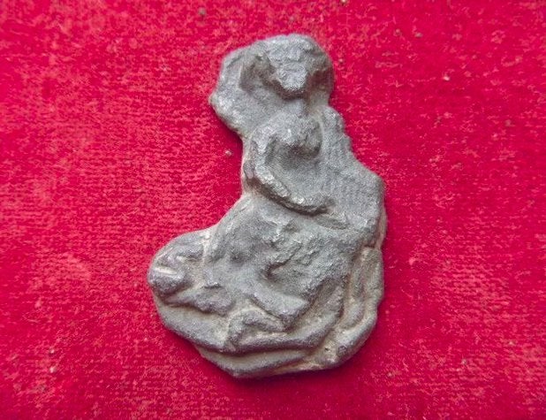 Bodemvondst. Pelgrimsinsigne. Caecilia van Rome. Detector, Antiek en Kunst, Antiek | Religie, Ophalen of Verzenden