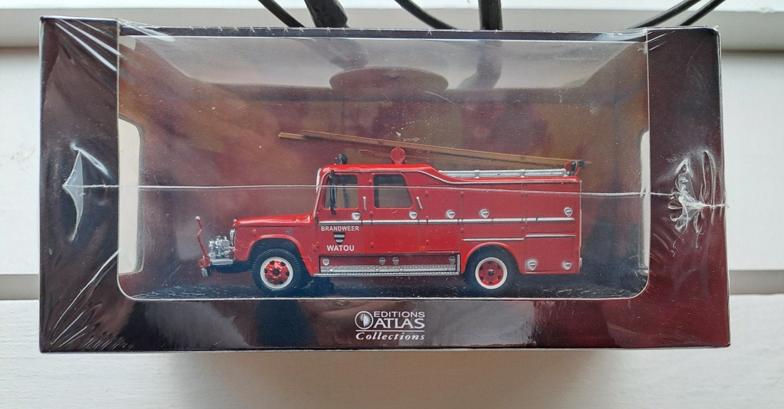 Atlas Collections Dodge D-500 Brandweer Watou Schaalmodel, Overige merken, 1:50 of kleiner, Nieuw, Ophalen of Verzenden