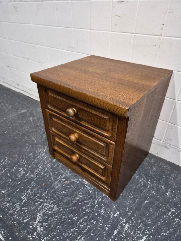 Donker eiken kastje met lades / nachtkastje / ladekastje, Huis en Inrichting, Kasten | Ladekasten, Ophalen, Minder dan 50 cm, Gebruikt