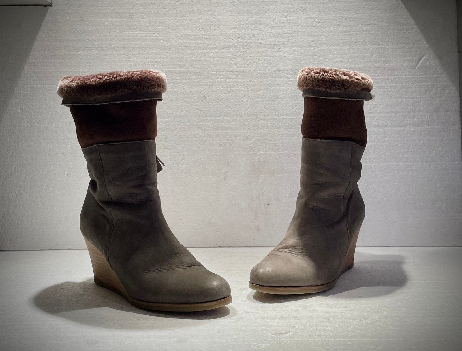 Via via design lage laarzen met hoge slee hakken grijs 38, Kleding | Dames, Lage of Enkellaarzen, Ophalen of Verzenden, Zo goed als nieuw