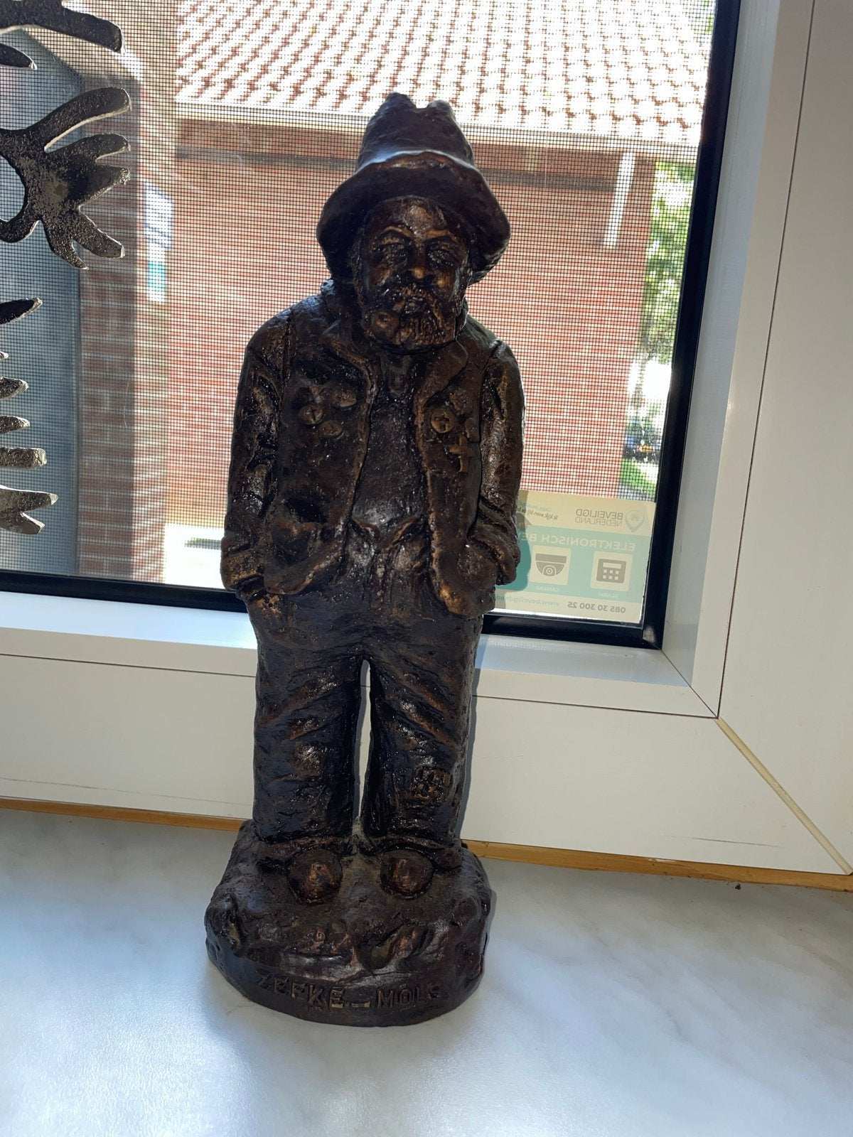 Vintage beeld 'Zwerver' Zefke Mols, Antiek en Kunst, Ophalen of Verzenden, Gepatineerd, 20 - 50 cm, Beeld