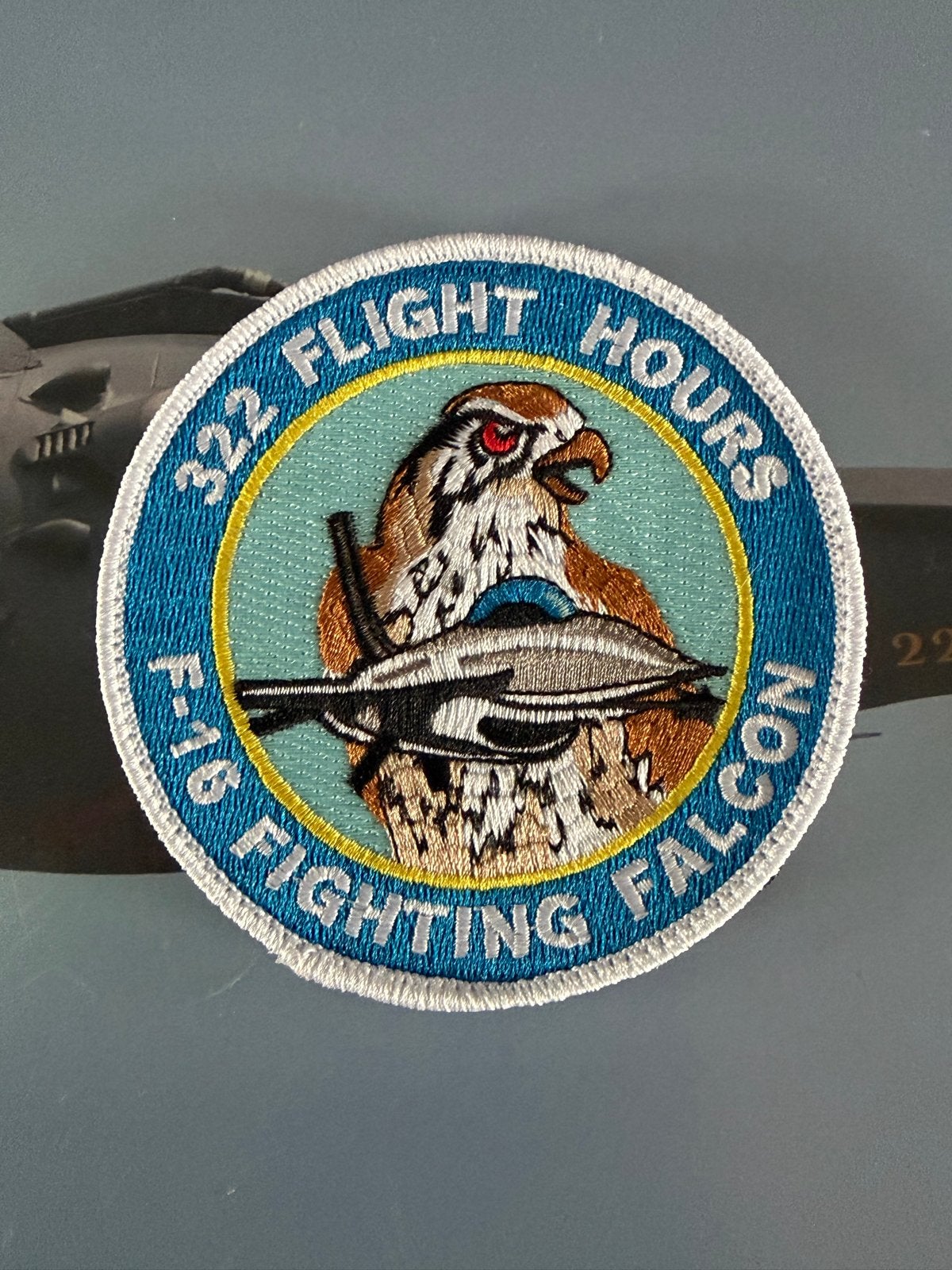 F-16 Fighting Falcon 322 Flight Hours Patch Rnlaf, Verzamelen, Militaria | Algemeen, Ophalen of Verzenden, Luchtmacht, Nederland