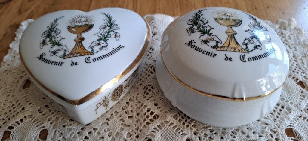 2 Franse porseleinen Communie dekseldoosjes, Antiek en Kunst, Curiosa en Brocante, Ophalen of Verzenden