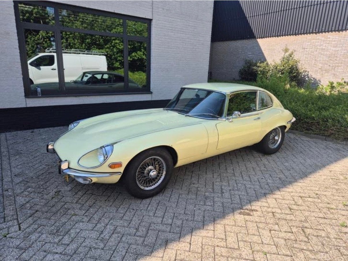 Jaguar E-Type 5.3 V12 2*2 AUT 1971 Geel, Auto's, Automaat, 1496 kg, 12 cilinders, Geel