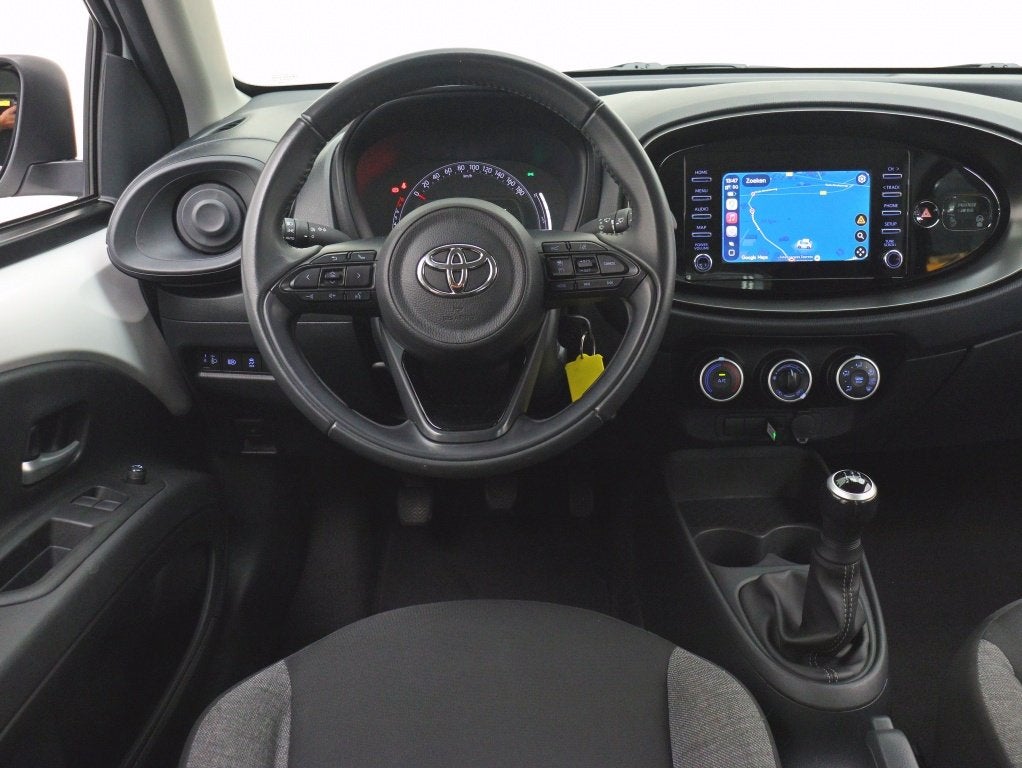 Toyota Aygo X 1.0 VVT-i MT Play | Carplay | All-seasons, Auto's, Toyota, Stof, Gebruikt, 920 kg, 4 stoelen