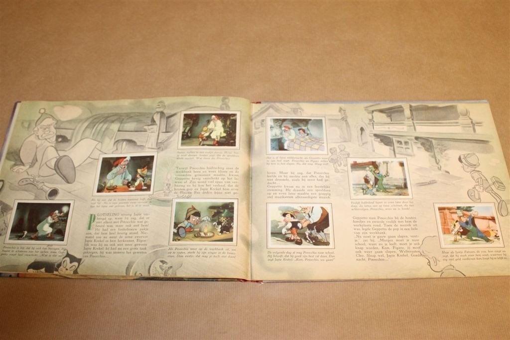 Walt Disneys Pinocchio — Vintage Plaatjesalbum, 1957, Verzamelen, Gebruikt, -, Beeldje of Figuurtje, -