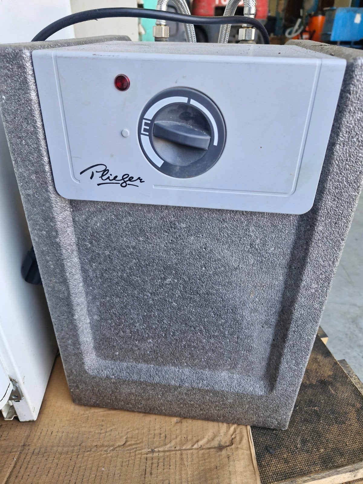 Plieger Kastboiler 10 Liter - Compact en Efficiënt, Minder dan 20 liter, Boiler, Ophalen of Verzenden, Minder dan 3 jaar oud
