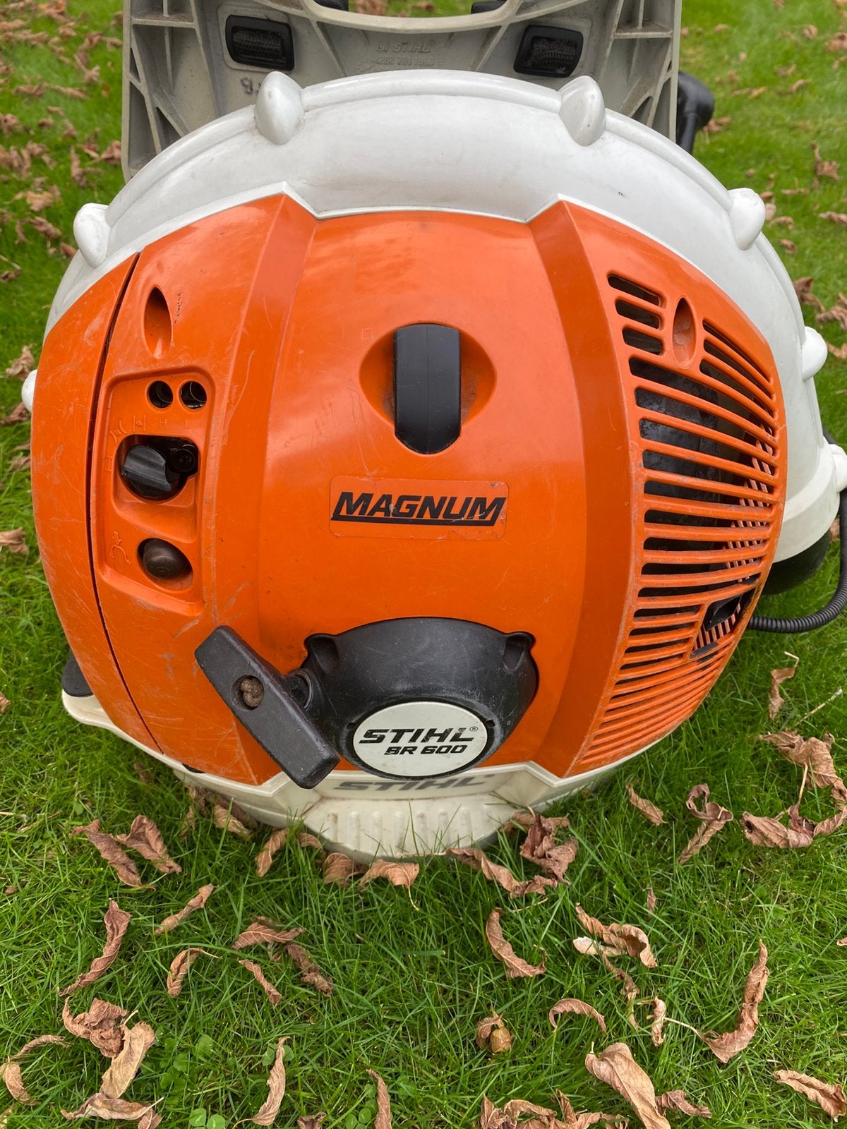 Stihl br600 magnum bladblazer zo goed als nieuw verkocht✅, Ophalen of Verzenden, Zo goed als nieuw, Benzine, Ruggedragen