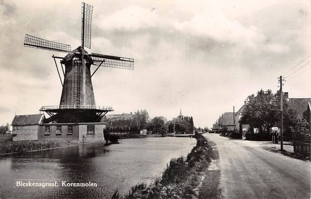 Bleskensgraaf Korenmolen Alblasserwaard Molen De Vriendschap, Ophalen of Verzenden, 1960 tot 1980, Gelopen, Zuid-Holland