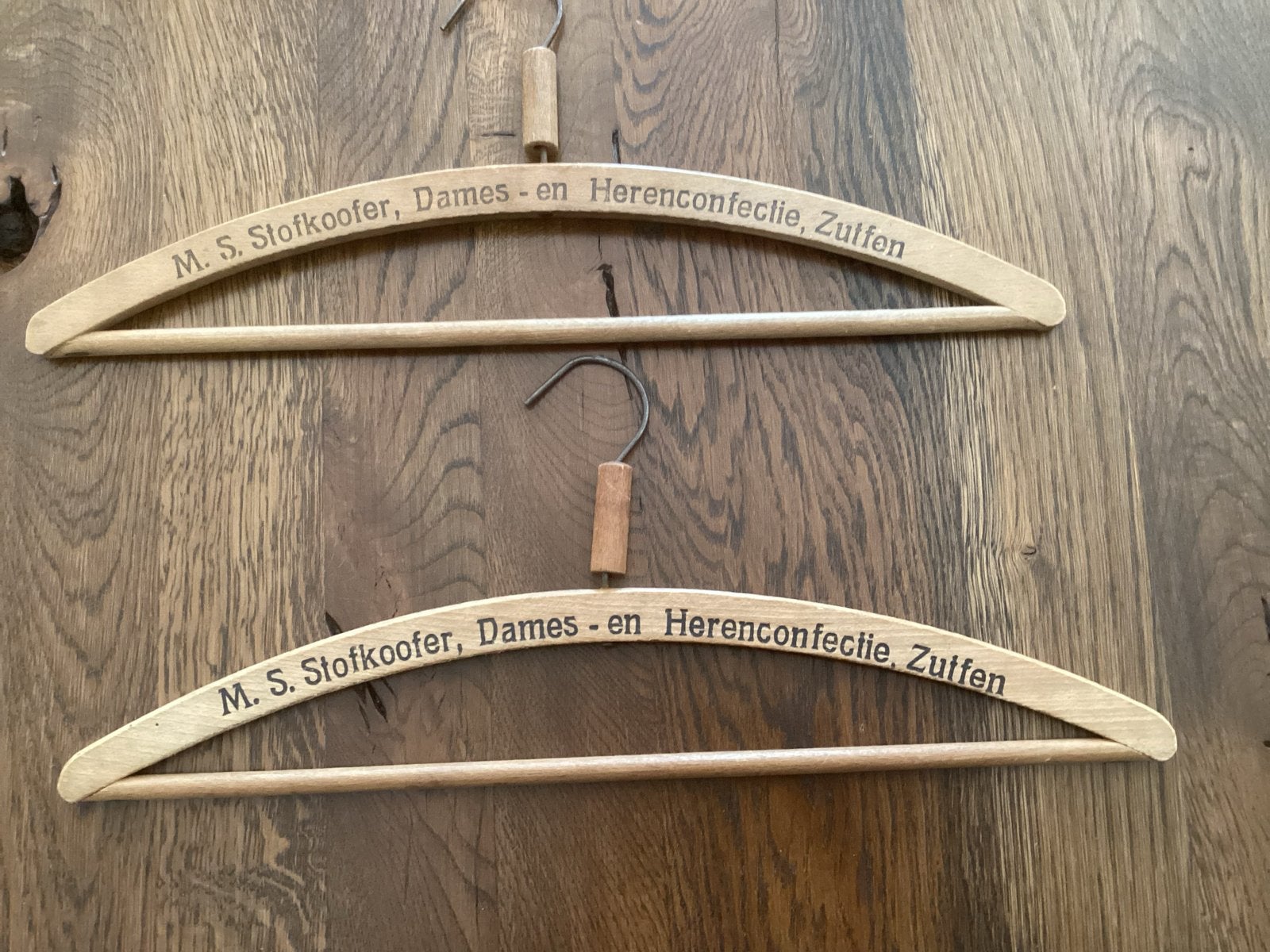 Vintage Houten Kledinghangers M.S. Stofkoofer Zutphen, Ophalen of Verzenden, Gebruikt, Hout, Volwassenen