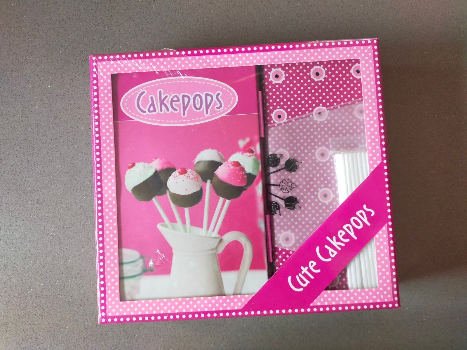 Nieuw! Cakepops Boek box!

Vrolijke recepten, cakepopstokjes, Ophalen of Verzenden, Nieuw, Overige gebieden, Taart, Gebak en Desserts