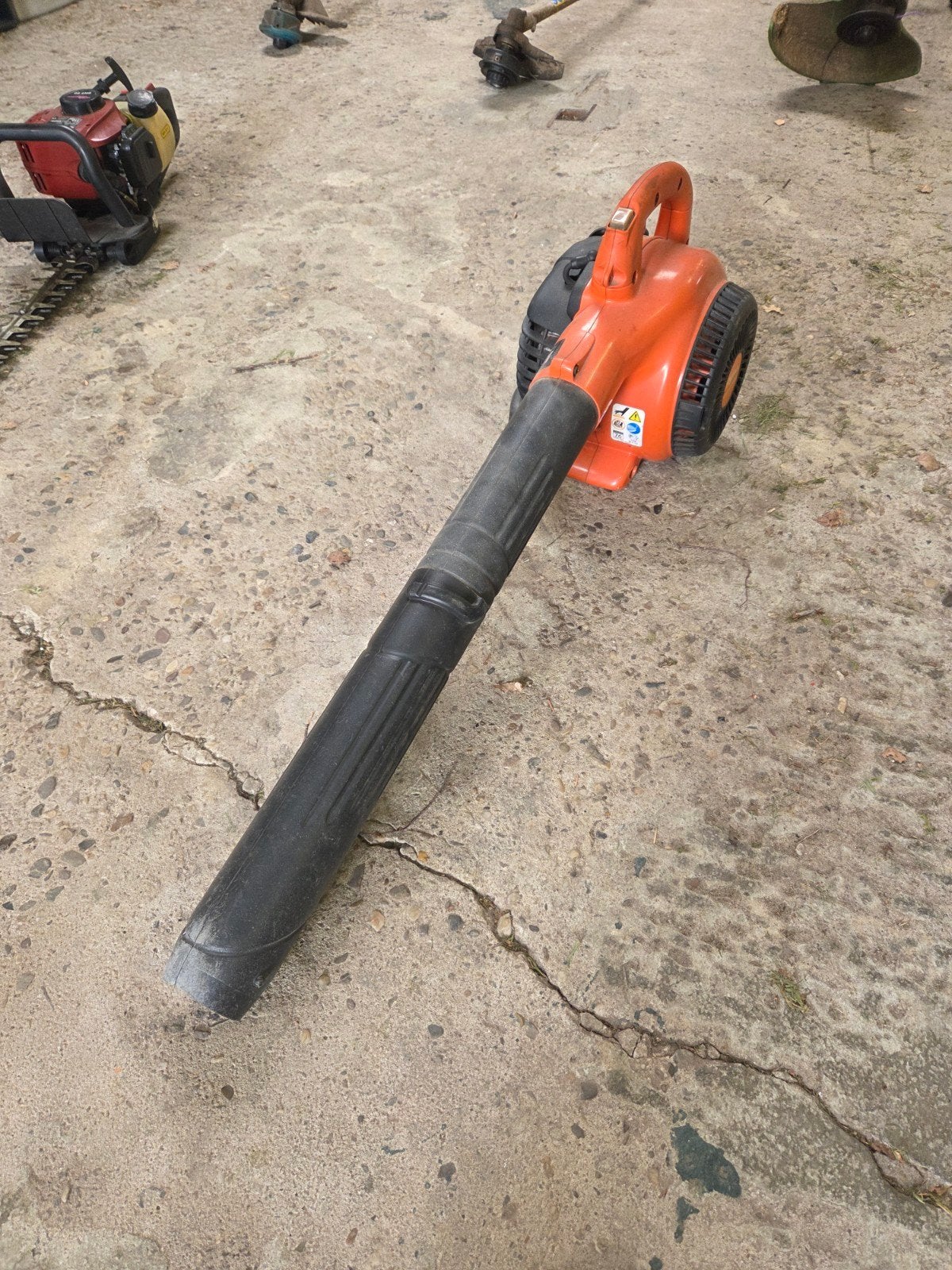 Flymo Twister XLB325 bladblazer, Ophalen, Benzine, Handgedragen, Zo goed als nieuw