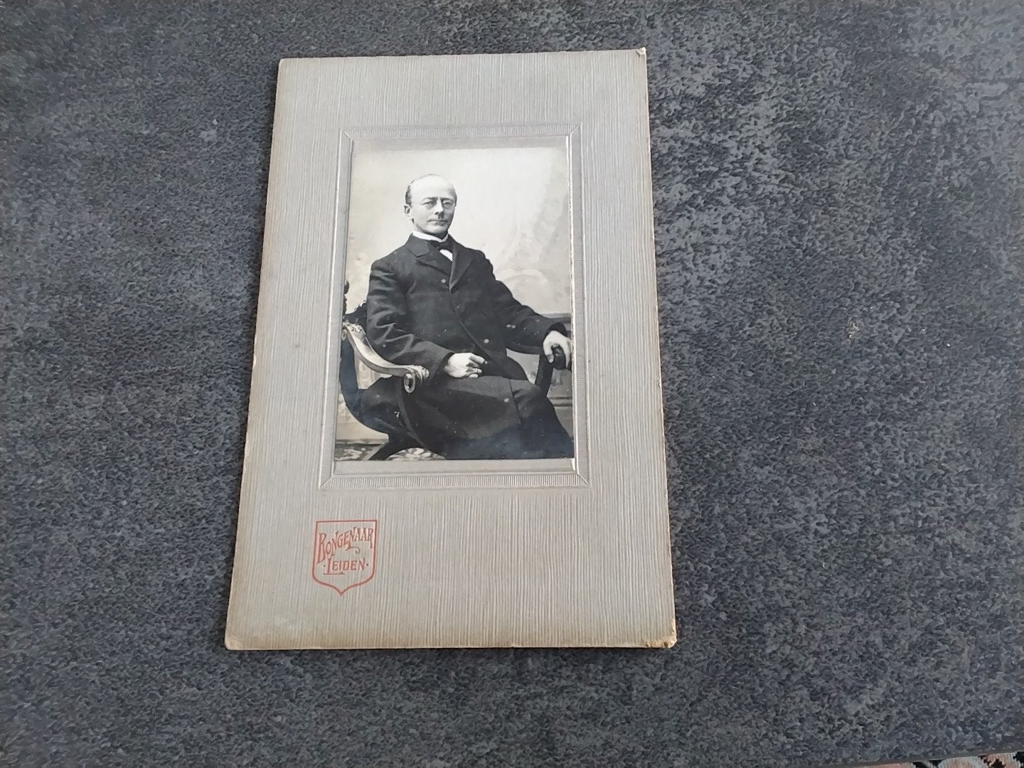 Kabinetfoto Bongenaar Leiden Heer met strik 1906, Ophalen of Verzenden, Voor 1940, Gebruikt, Overige onderwerpen