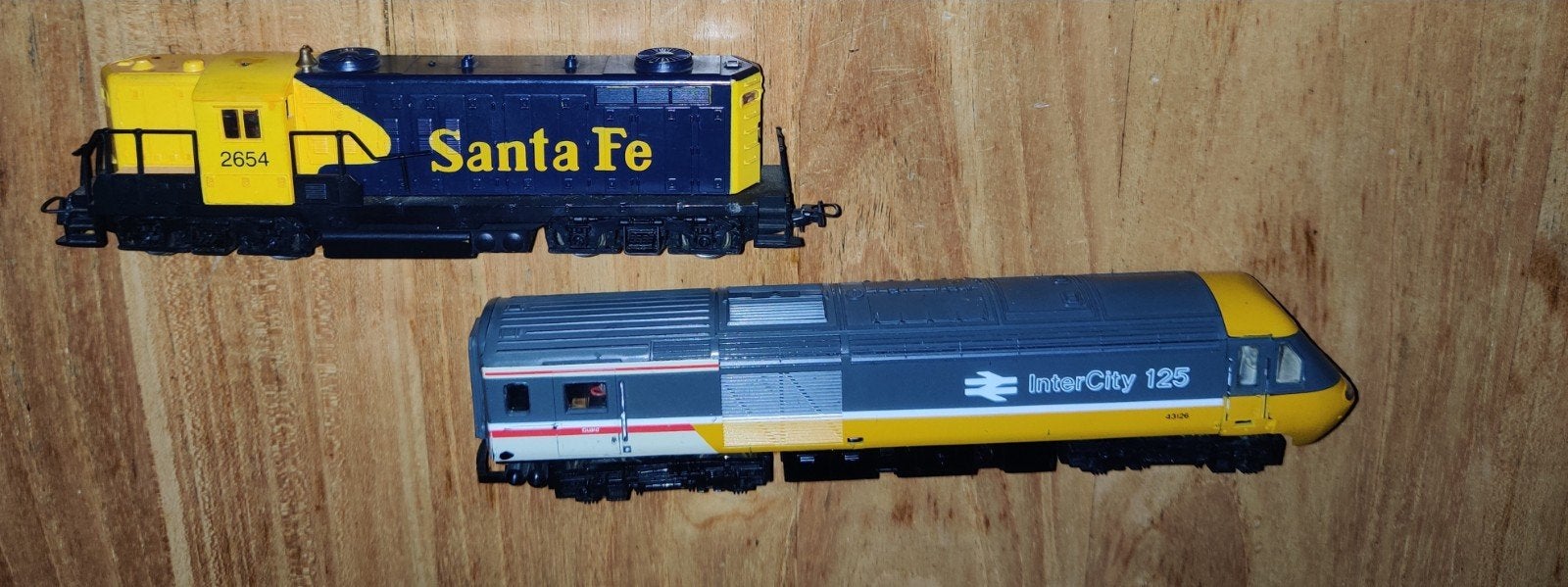 2 treinen modelspoor H0 hornby en mehano analoog / digitaal, Analoog, Ophalen, Overige merken, Gelijkstroom