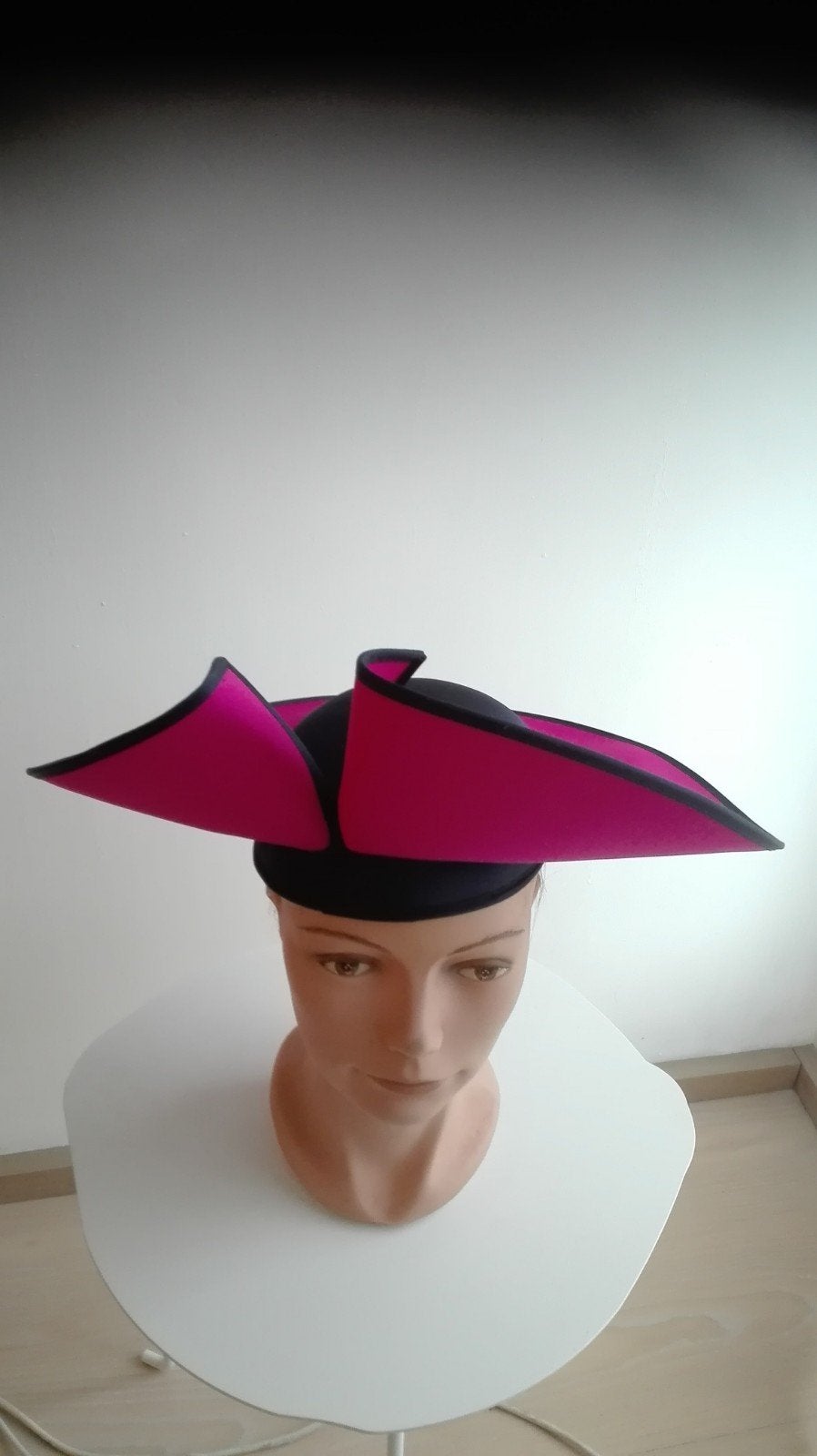 S/M Nieuw prachtige hoed pink feest roze pride!, Ophalen of Verzenden, Nieuw, 56 of 57 cm (M, 7 of 7⅛ inch), Hoed